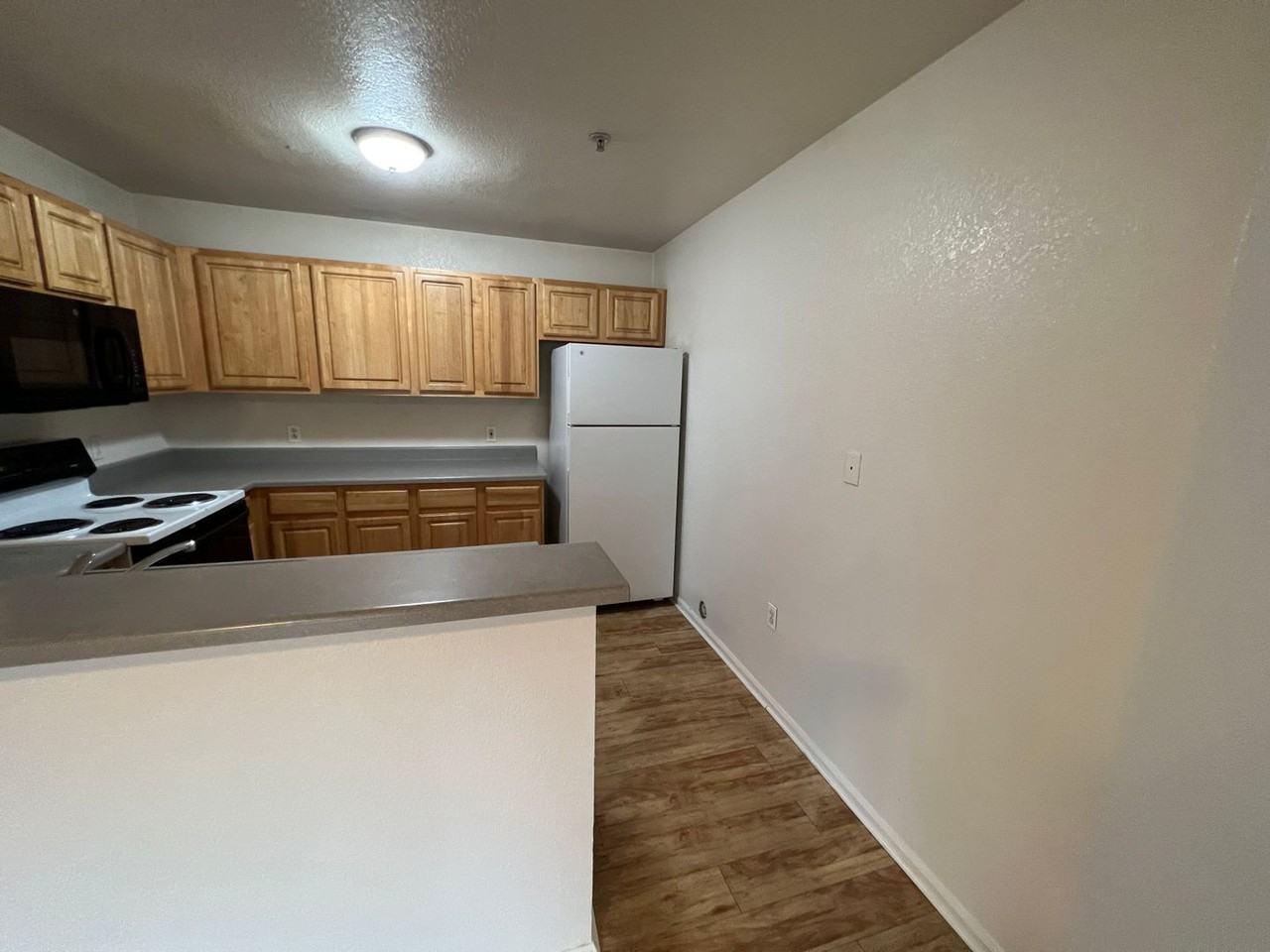 845 30th St. - Photo 4 of 20