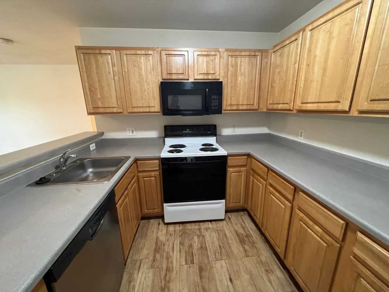 845 30th St. - Photo 5 of 20