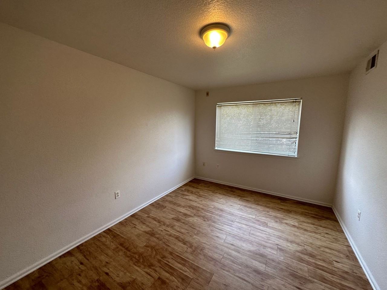 845 30th St. - Photo 7 of 19