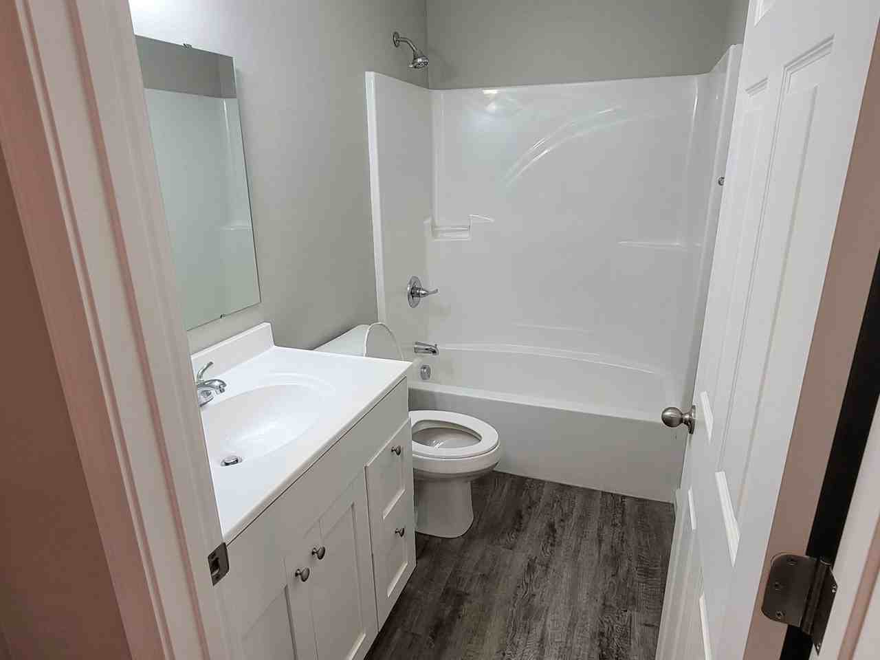 Creekside Apartments 16901 Cattail Bottoms Dr, Warrenton, MO 63383