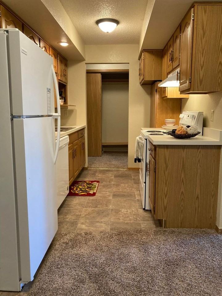 Capitol Apartments - Photo 2 of 33