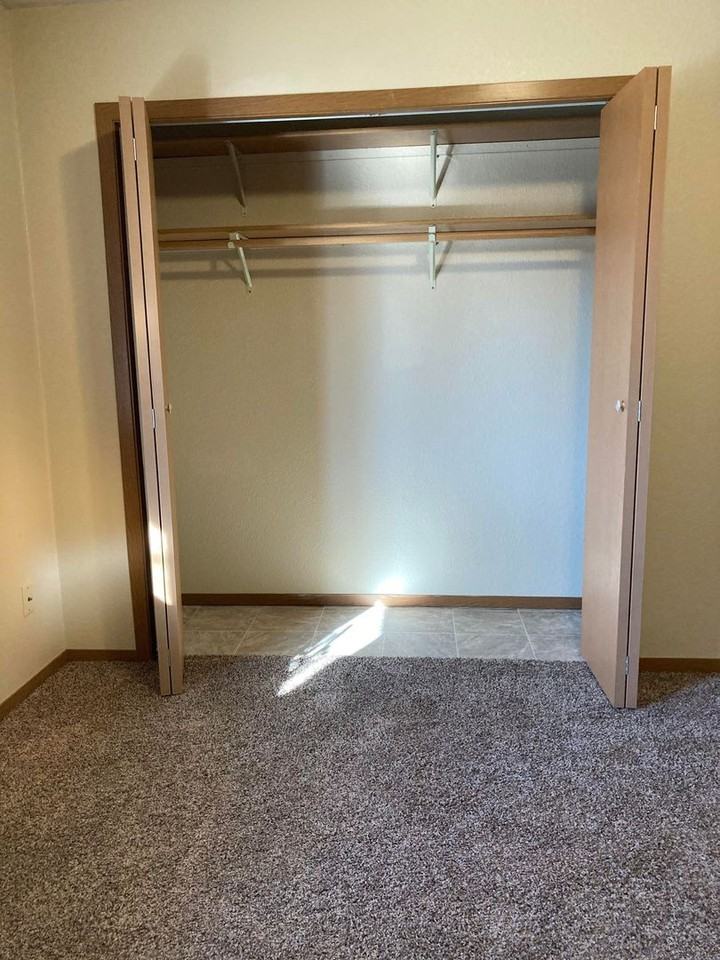 Capitol Apartments - Photo 5 of 33