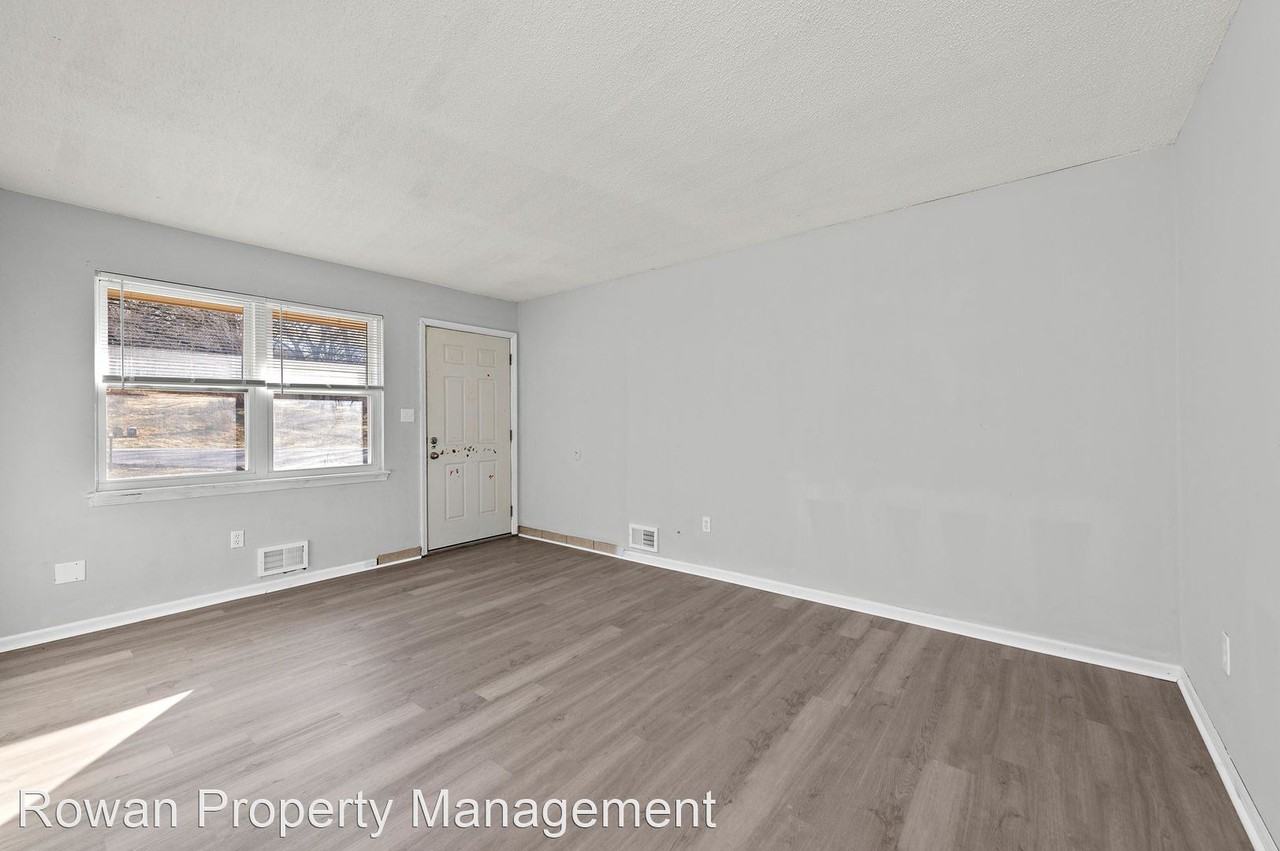 204 S. Sugar Creek Blvd. - Photo 3 of 18