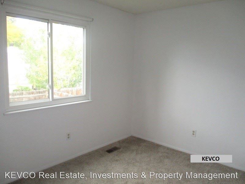3207 Laredo Ln - Photo 2 of 14