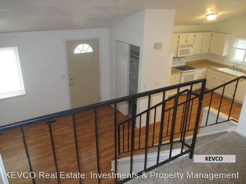 3207 Laredo Ln - Photo 3 of 14