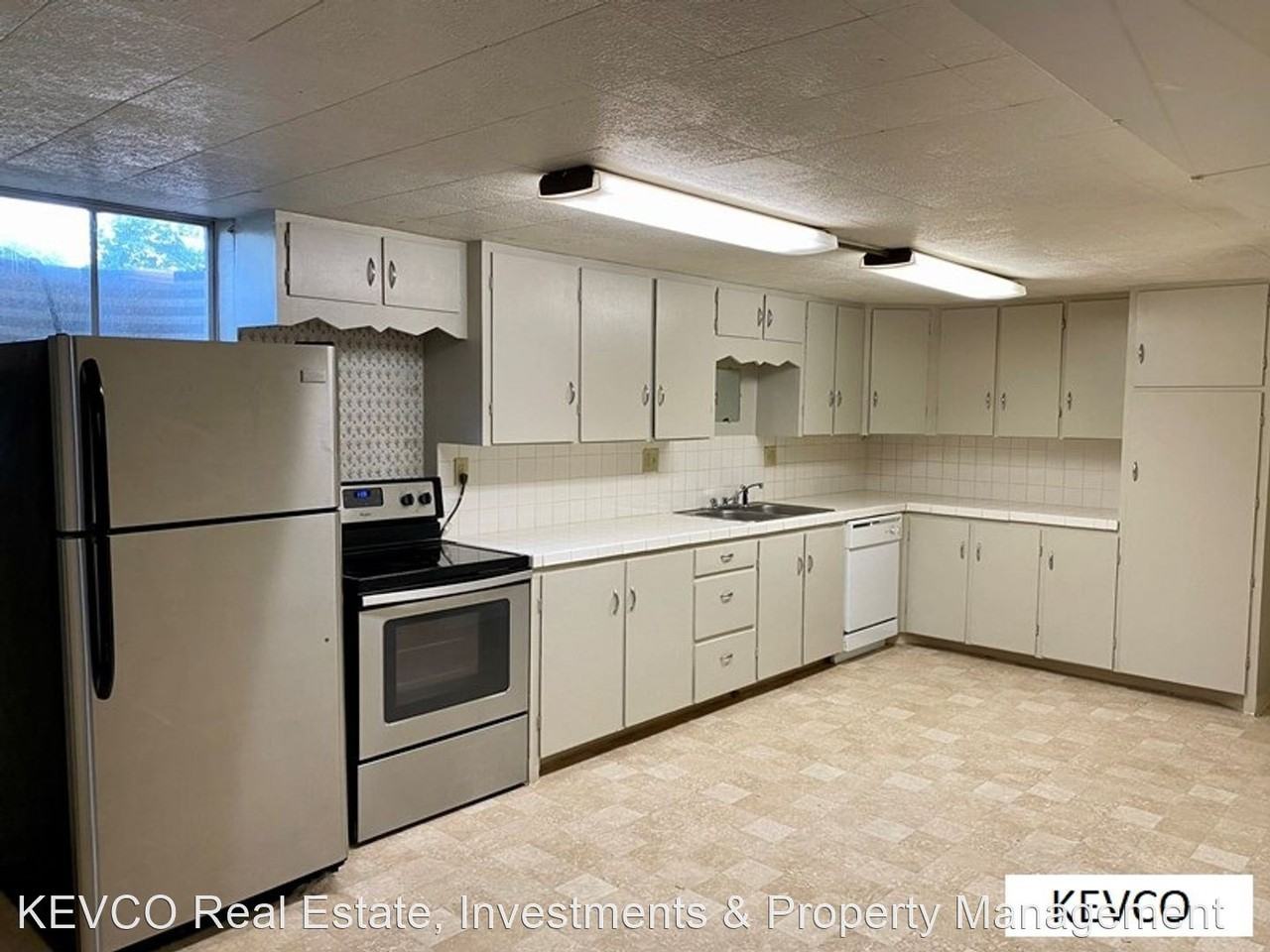 1017 Castlerock Dr - Photo 2 of 12