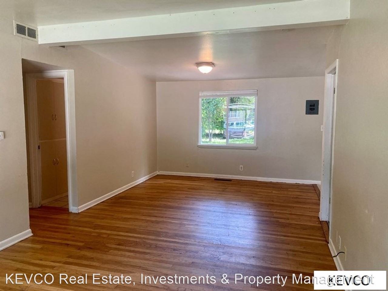 1621 Crestmore Pl - Photo 2 of 17