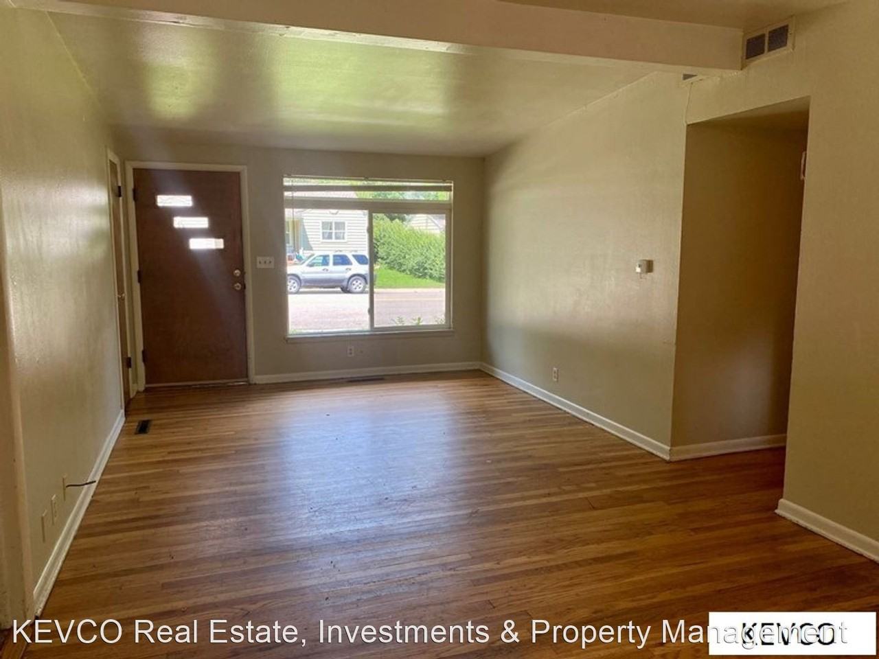 1621 Crestmore Pl - Photo 3 of 17