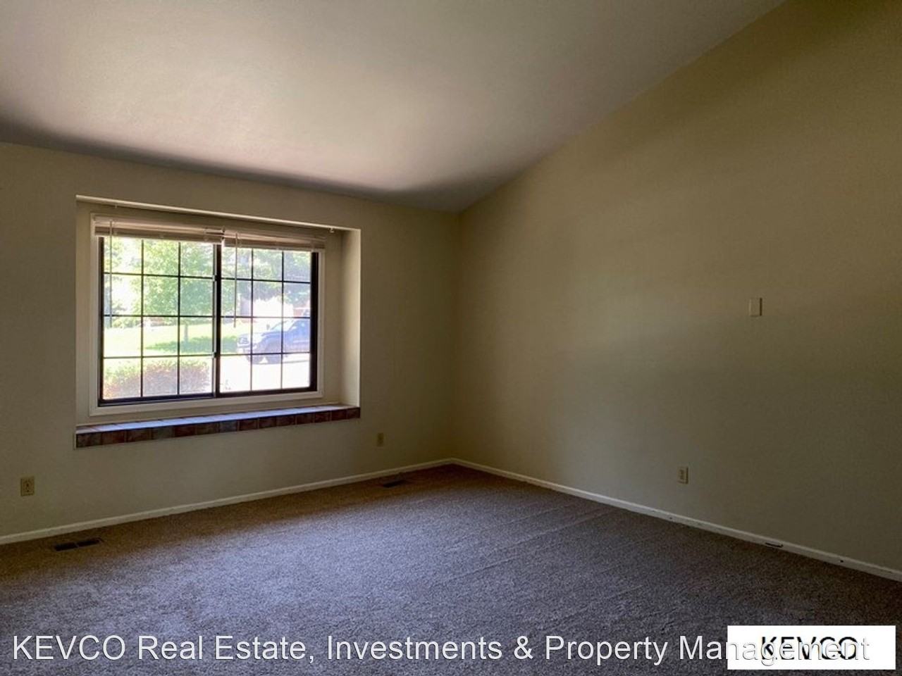 1952 Promenade Way - Photo 2 of 26