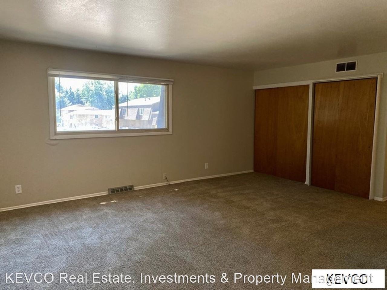 2715-2719 Stanford Rd - Photo 2 of 13