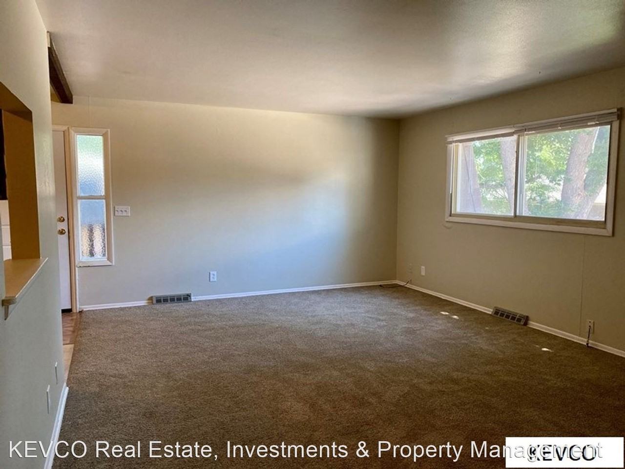 2715-2719 Stanford Rd - Photo 3 of 13