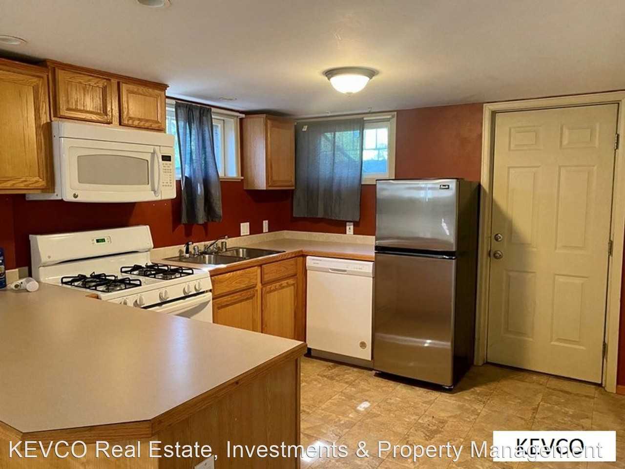 327 S Shields St - Photo 2 of 9