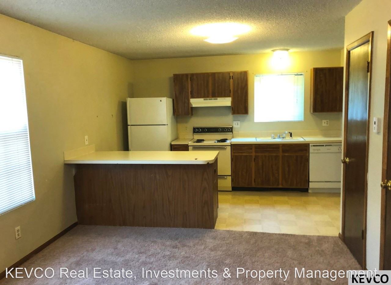 411 Garfield St - Photo 3 of 10