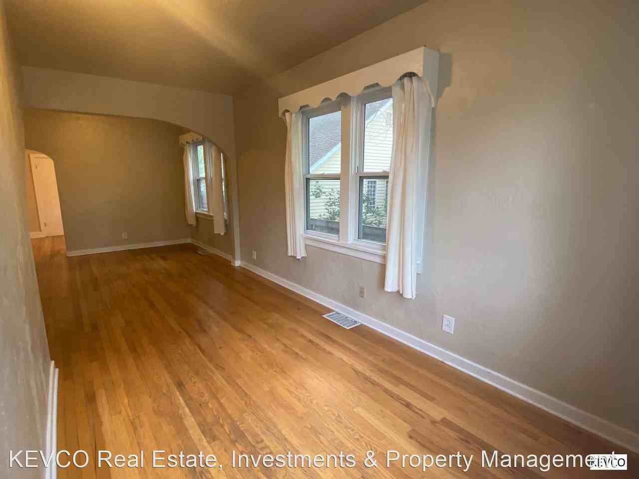 419 E Magnolia St - Photo 2 of 11