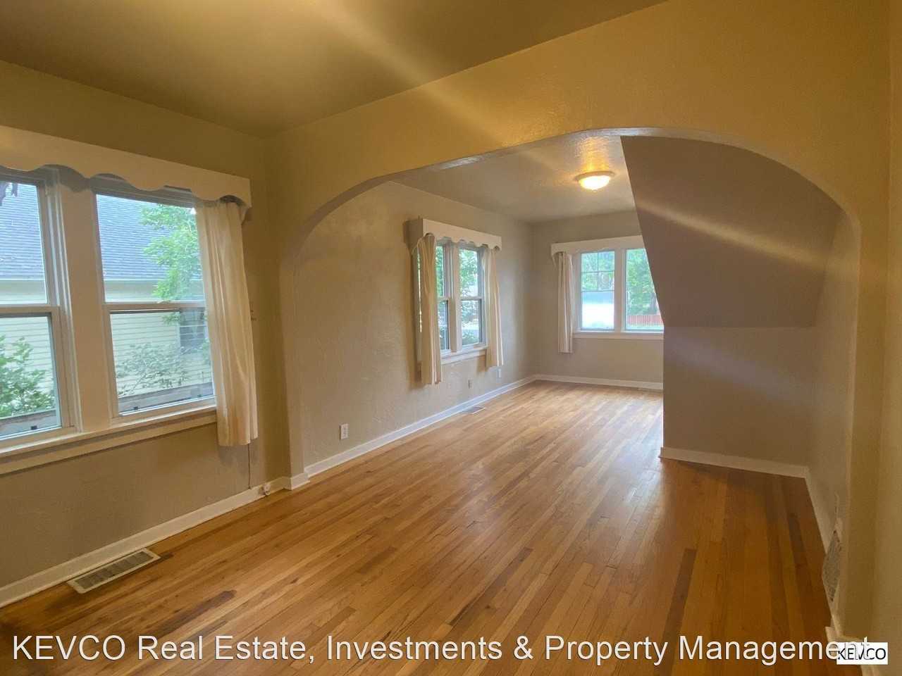 419 E Magnolia St - Photo 3 of 11