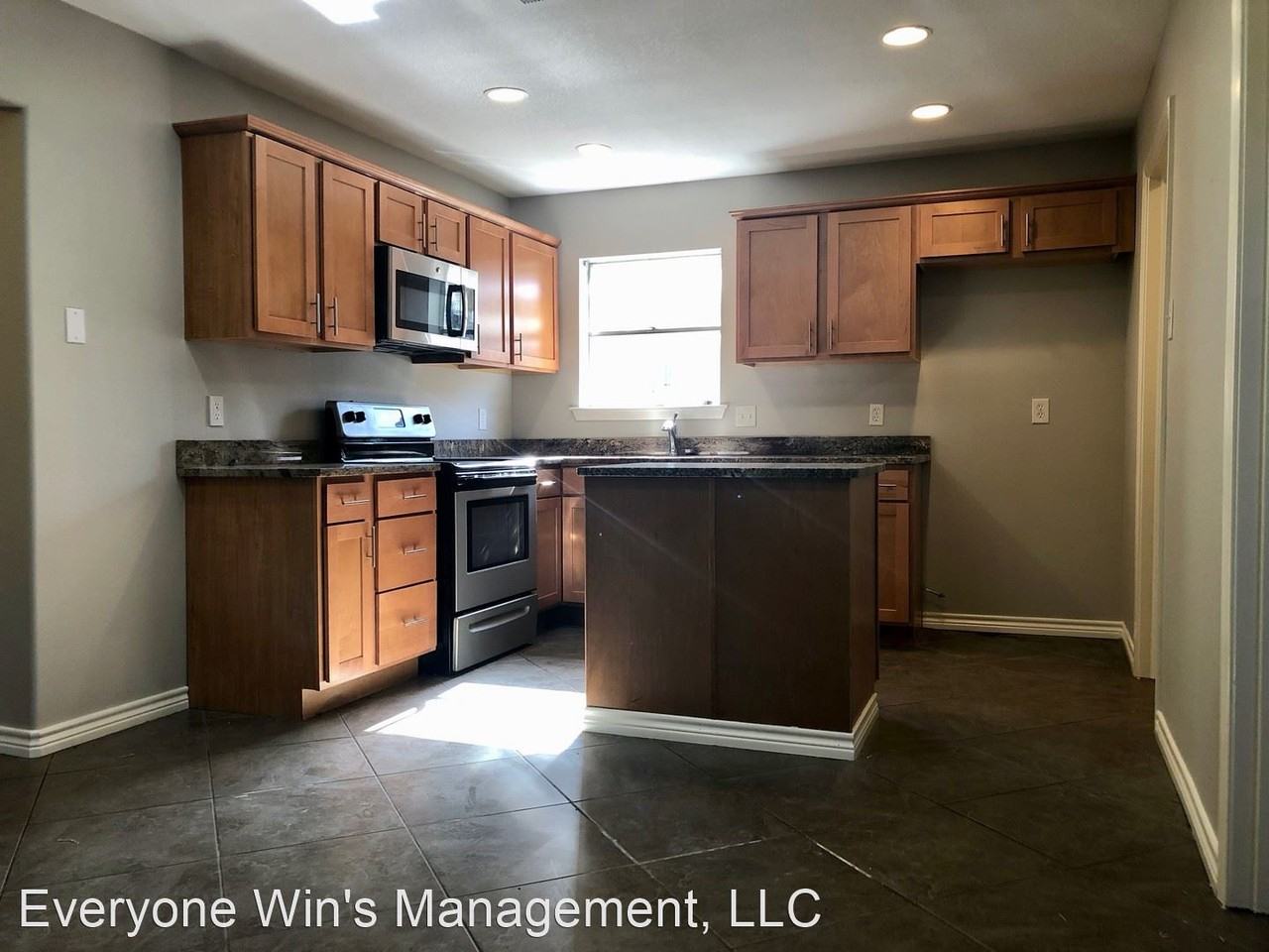 2621 Laramie St - Photo 2 of 17