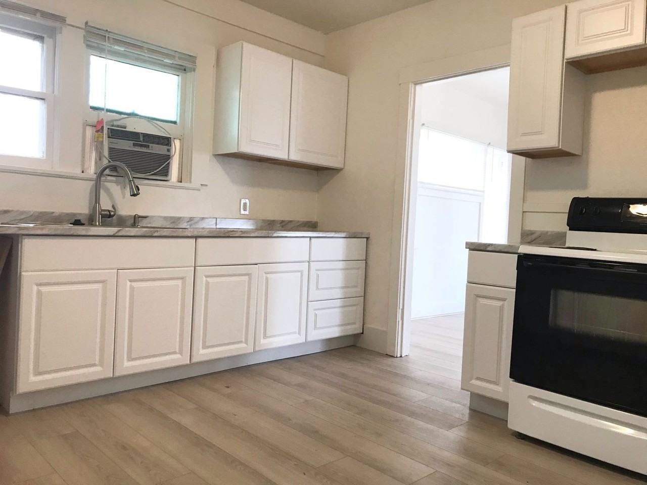 591 E 300 N - Photo 3 of 18