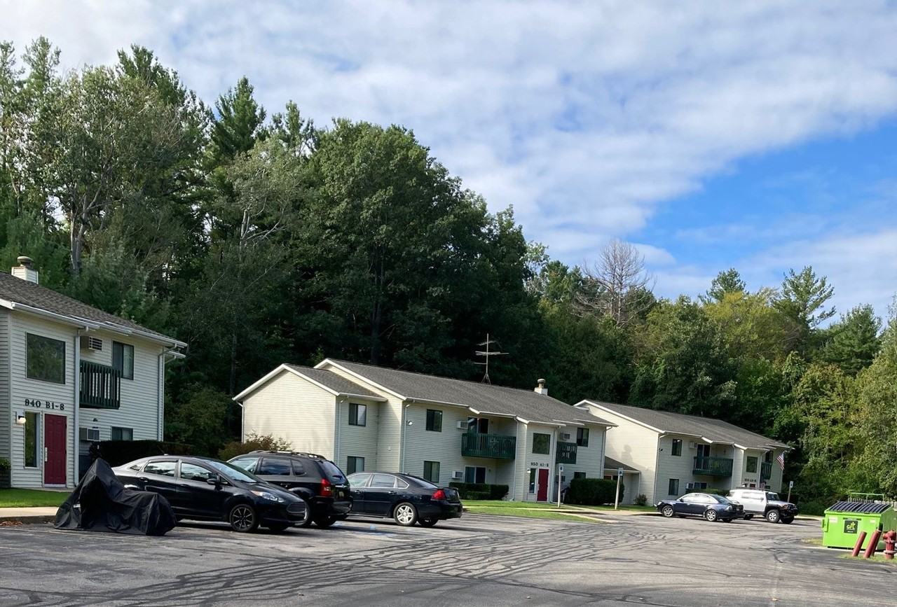 Elk Rapids Apartments - Photo 2 of 24