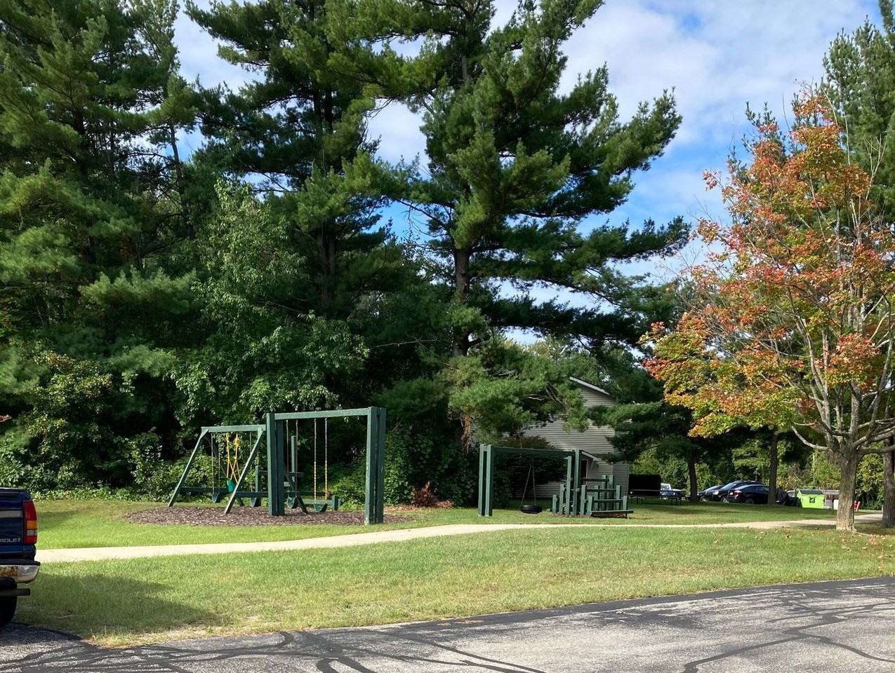 Elk Rapids Apartments - Photo 3 of 24