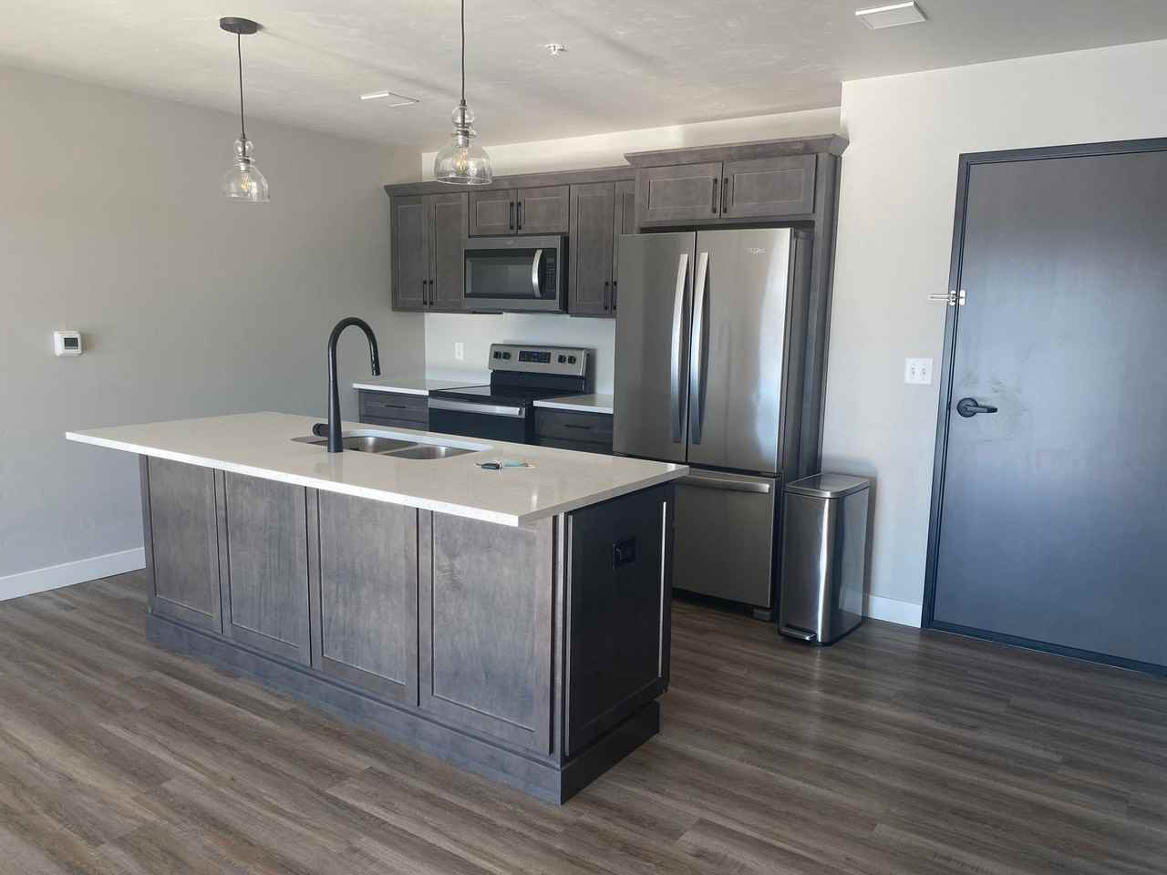 Block 800 - Photo 5 of 40