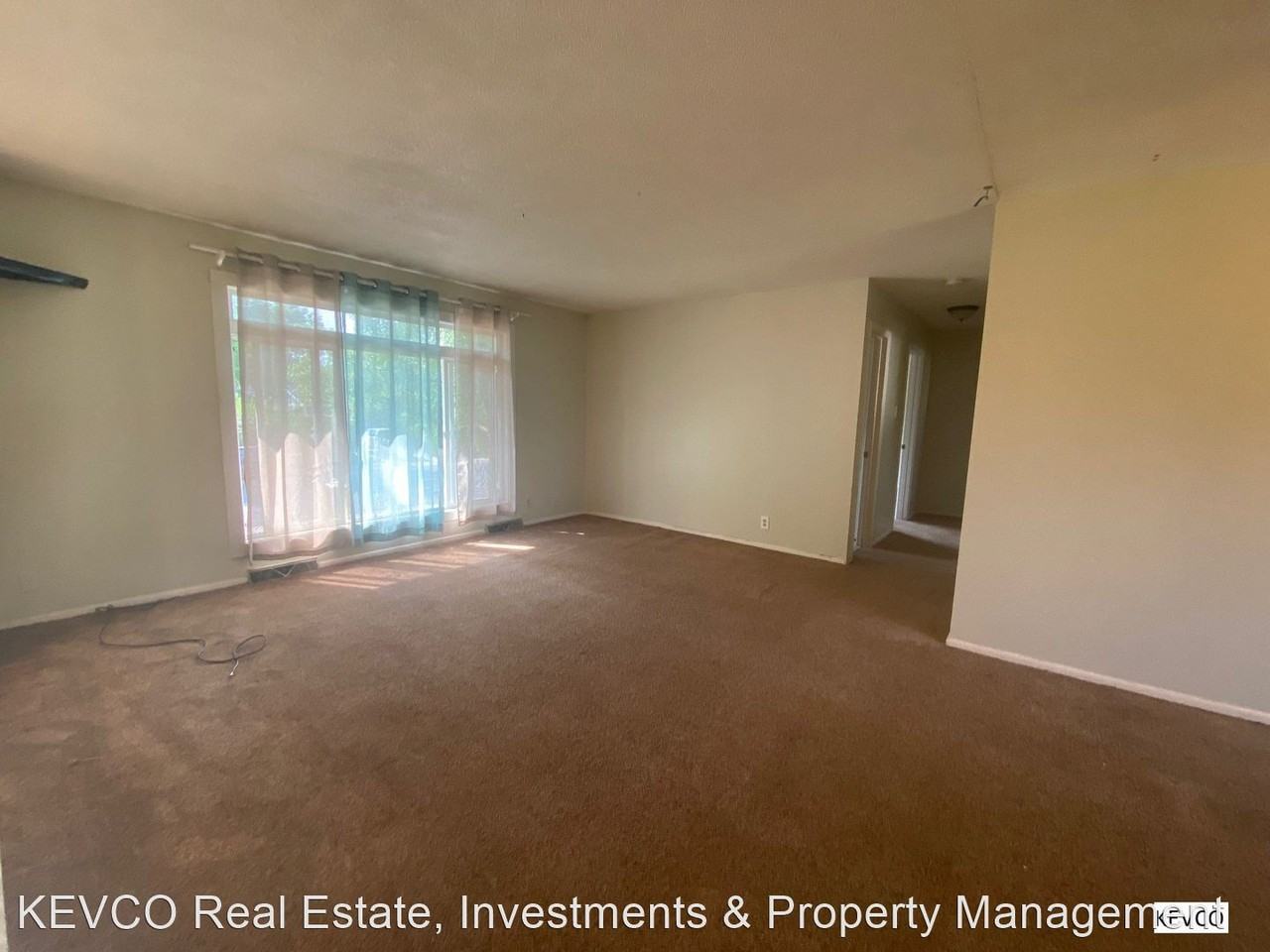 924 Timber Ln - Photo 2 of 15