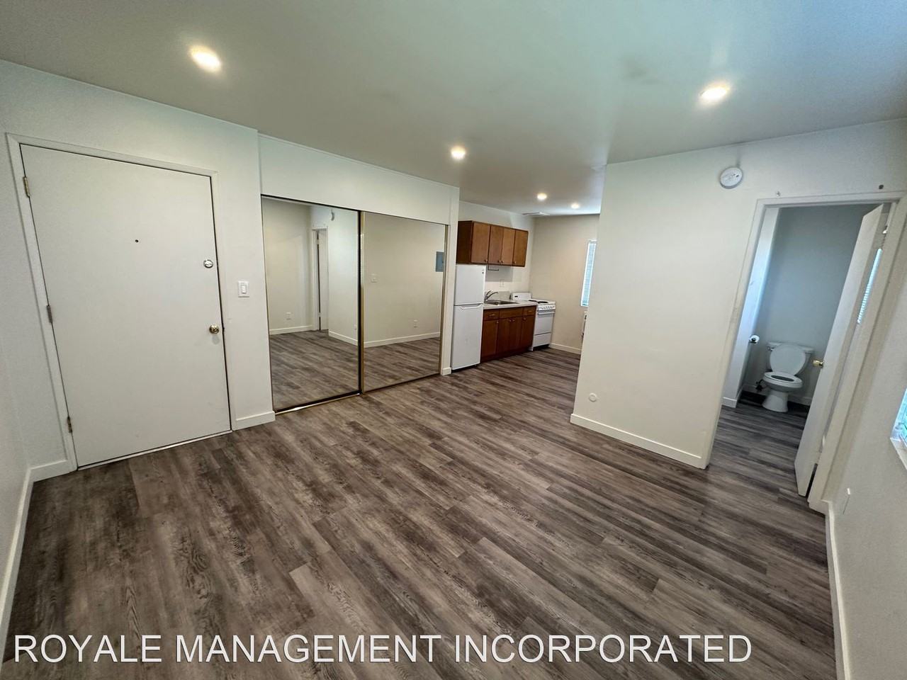 5541 Laurel Canyon Blvd - Photo 3 of 17