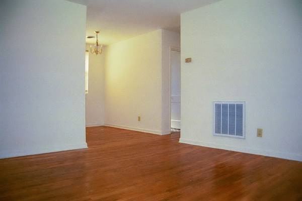 Lindley Park Manor - Photo 7 of 25