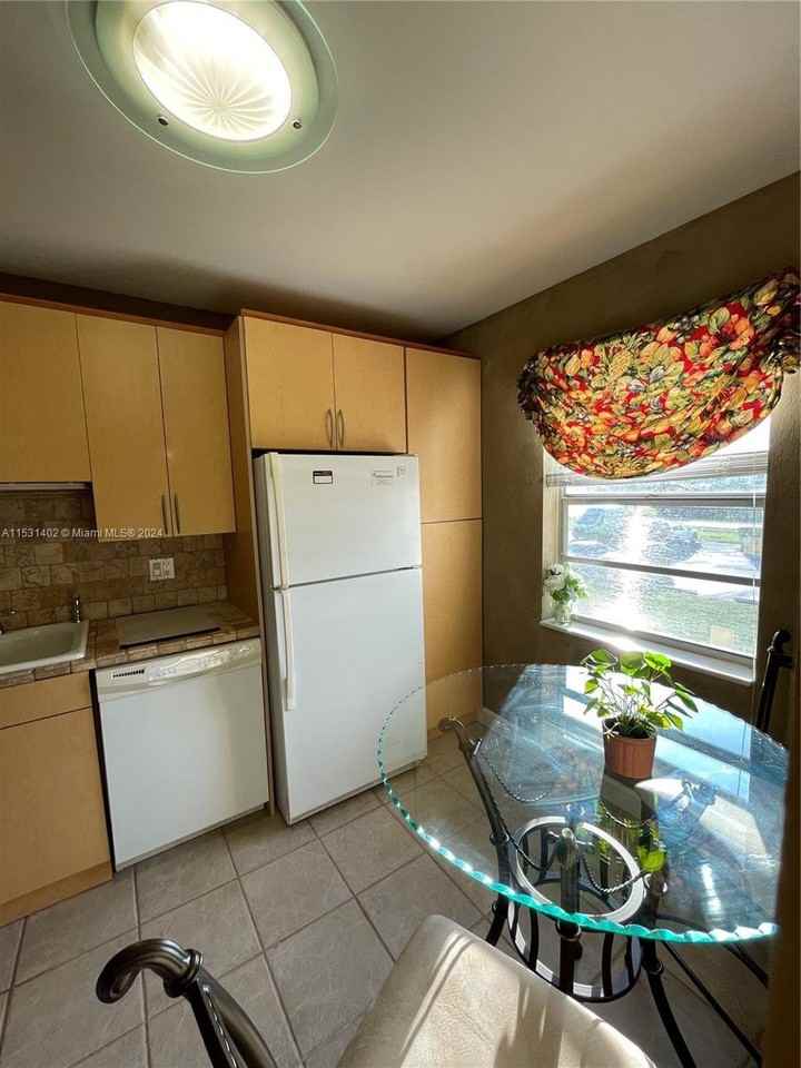 110 Lake Meryl Dr #216 - Photo 3 of 8