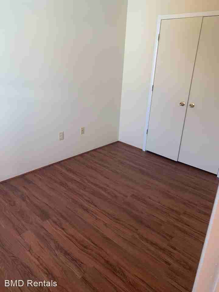 904 Cale St - Photo 3 of 11