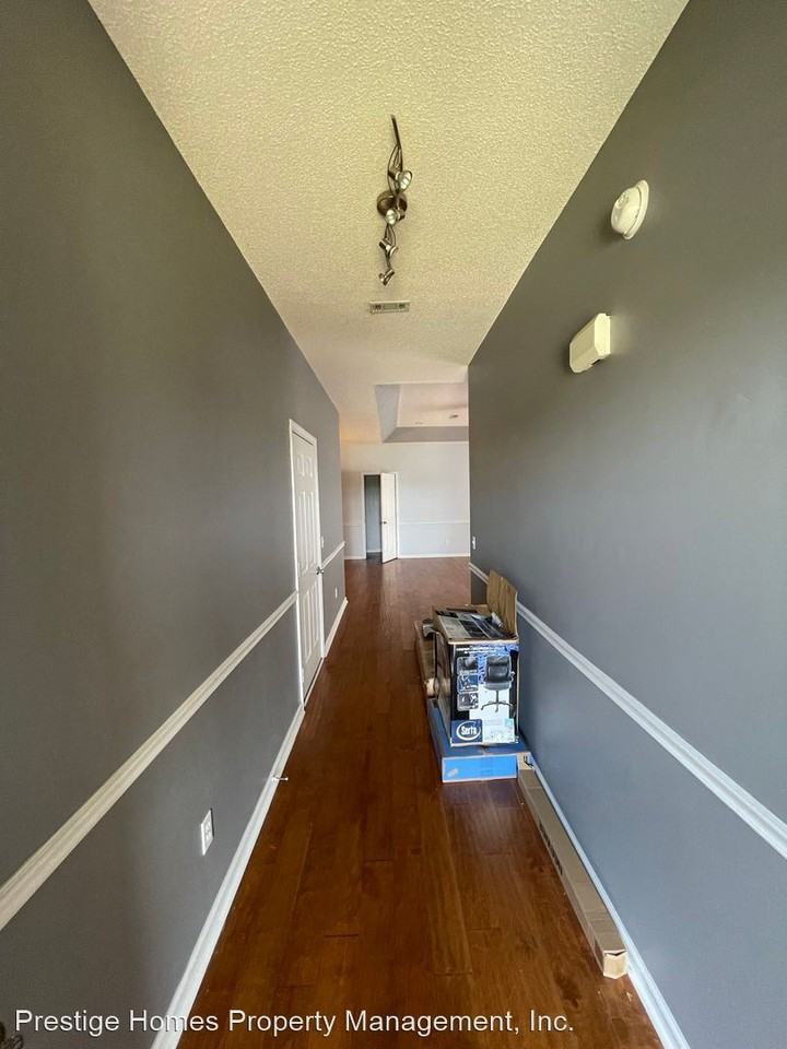 221 Camden Dr - Photo 3 of 19