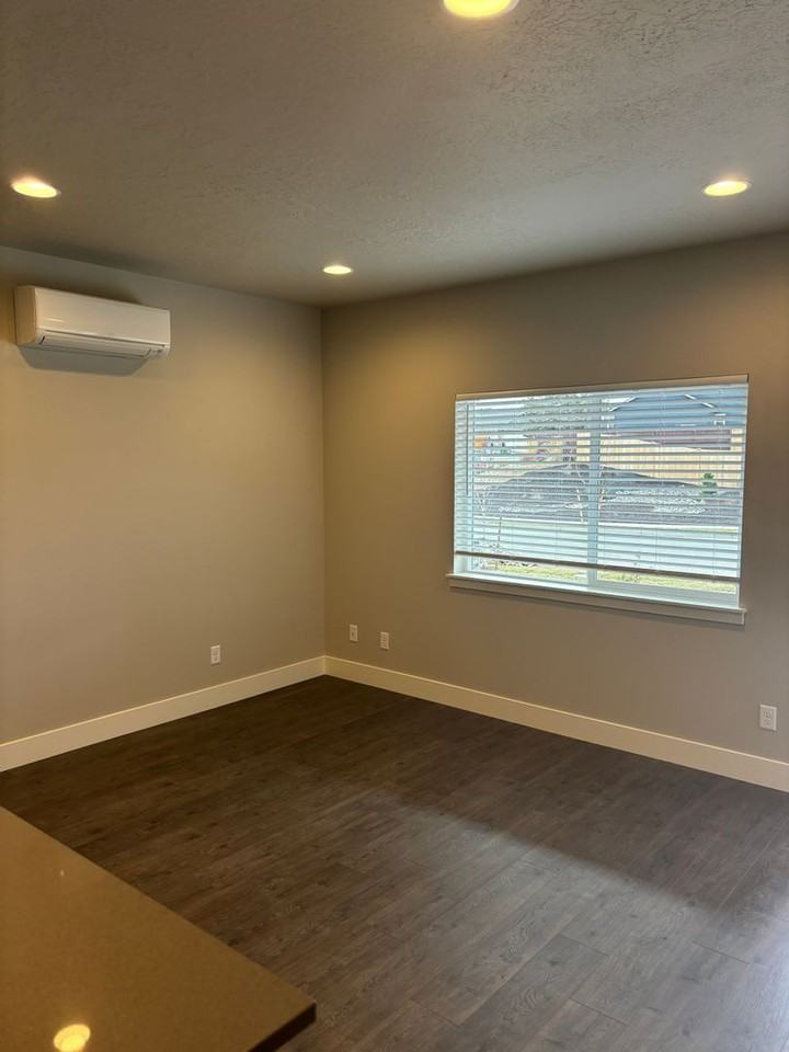 3554 Sw 48th St - Photo 4 of 12