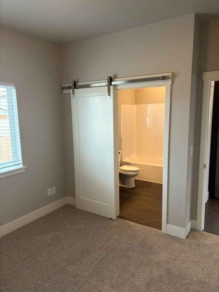 3554 Sw 48th St - Photo 5 of 12