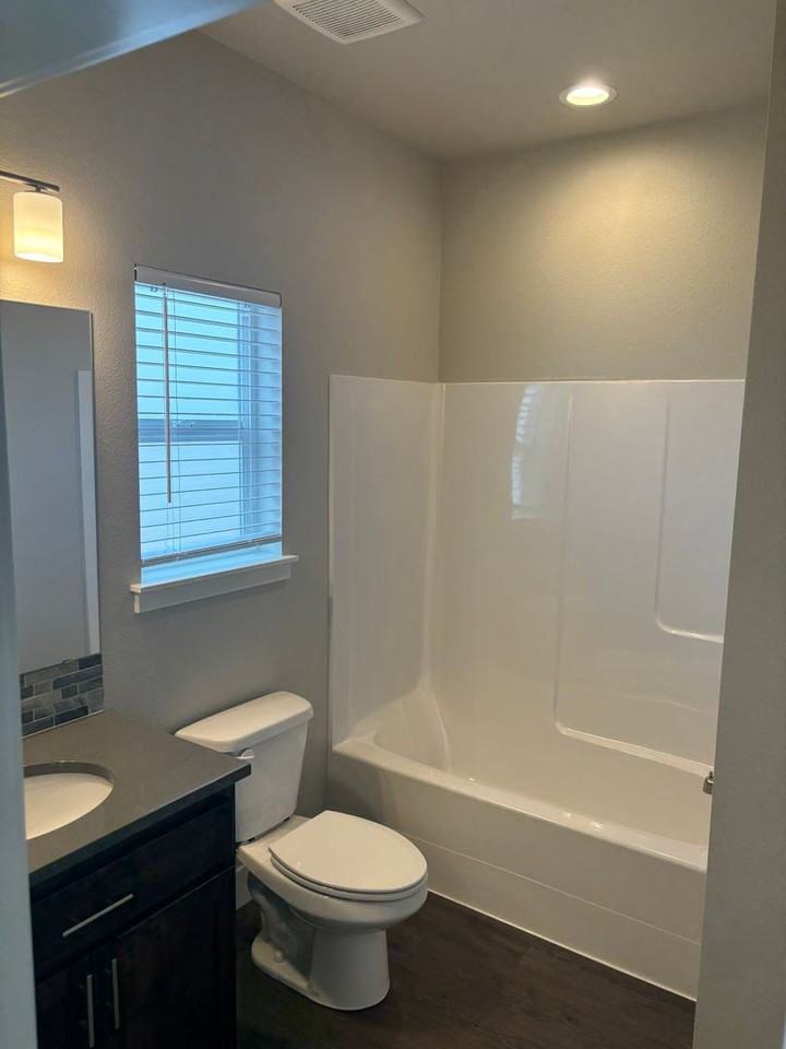 3554 Sw 48th St - Photo 7 of 12
