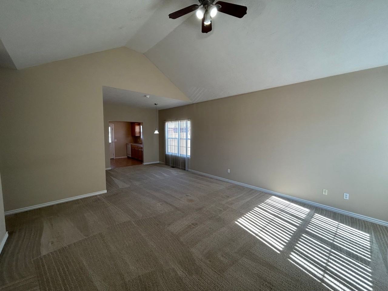 305 Excalibur - Photo 2 of 12