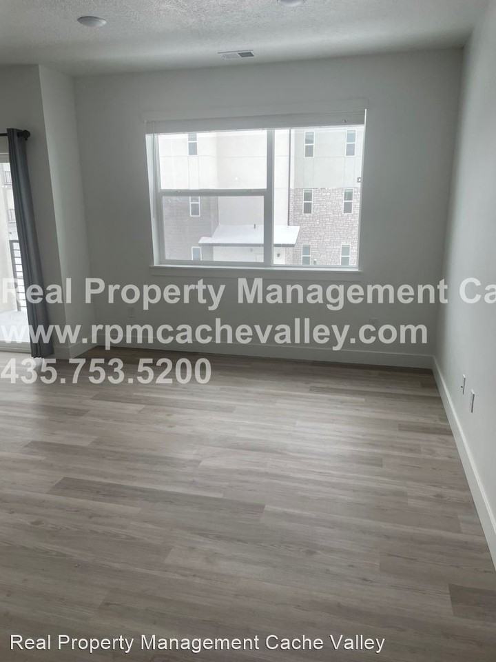 115 E 550 N #C - Photo 3 of 19