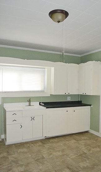129 S Main - Photo 3 of 12