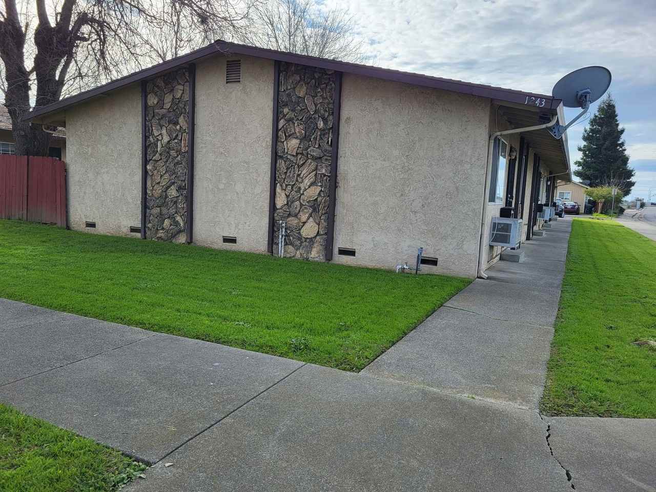 1243o - Photo 2 of 13