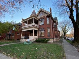 featured image of 1043 Neil Ave