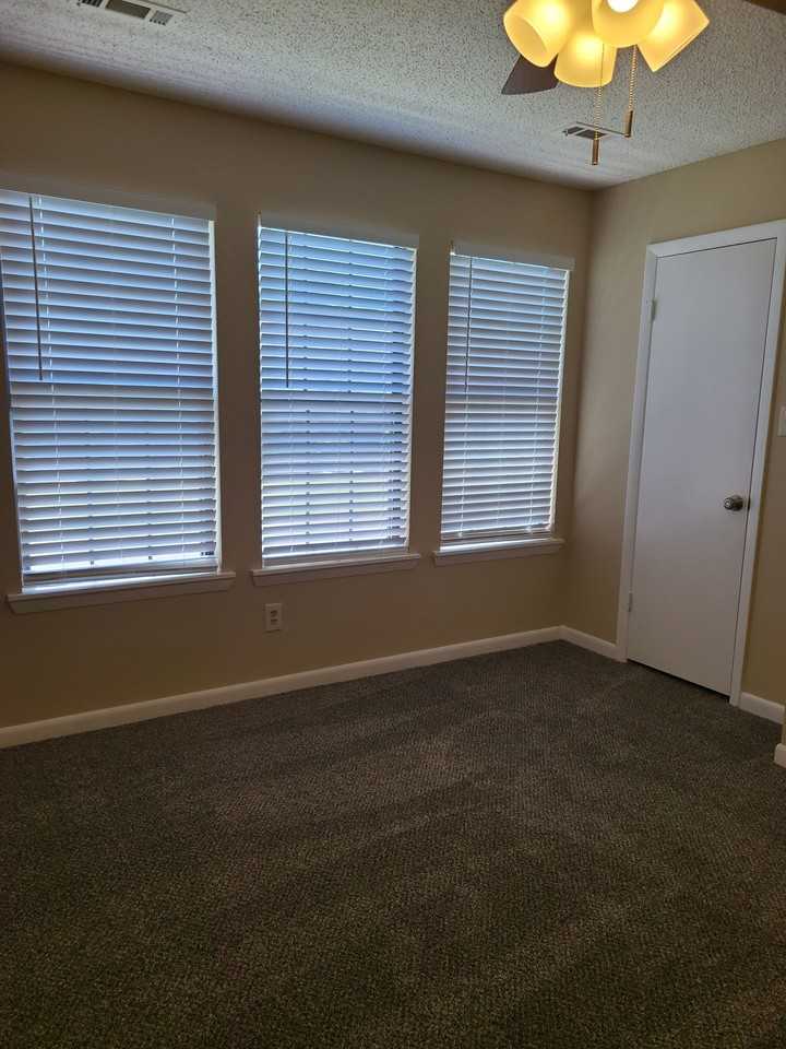 Ashley Manor Townhomes - Photo 5 of 6