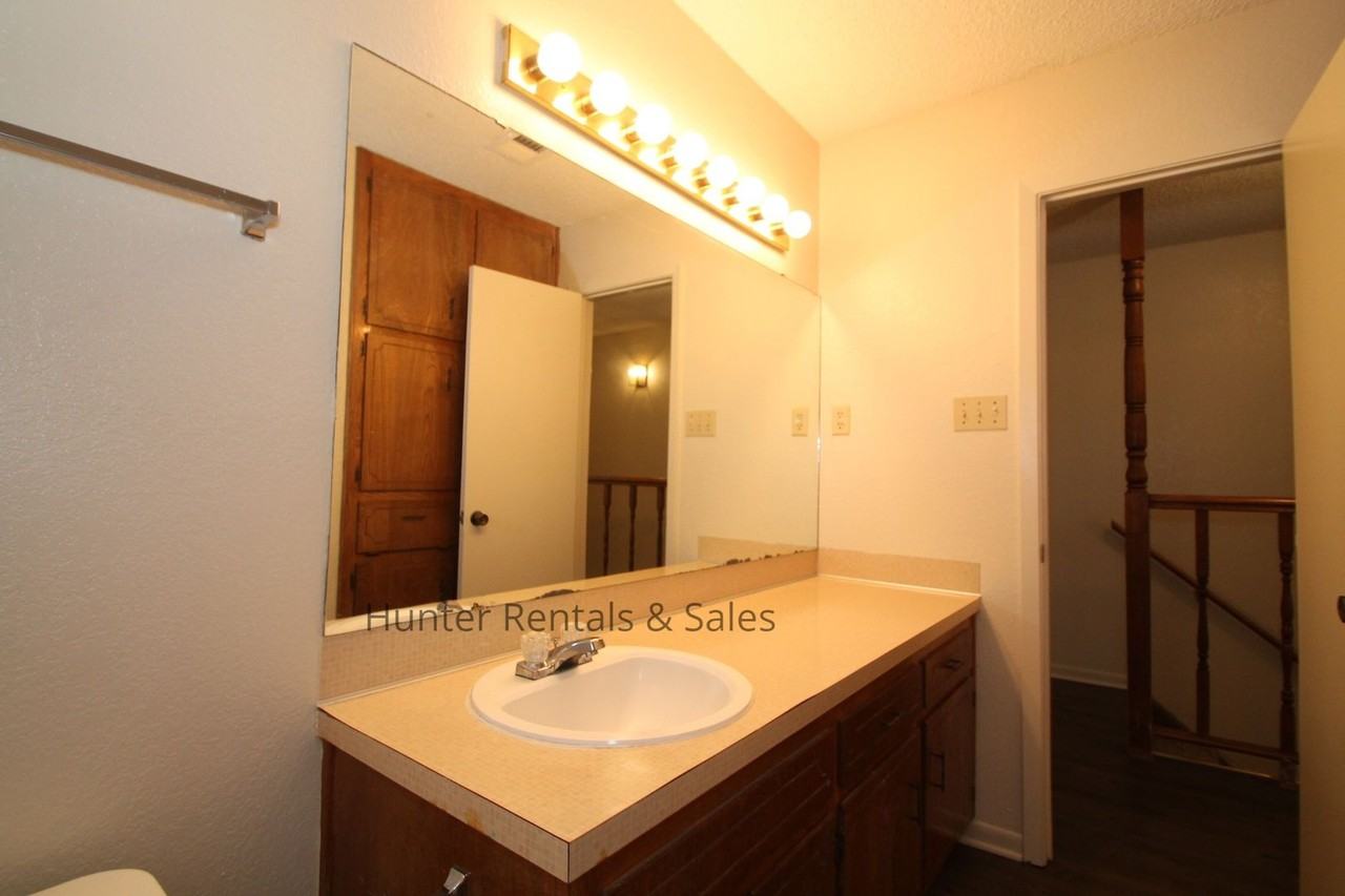 3704 Hereford Ln Apt C - Photo 3 of 17