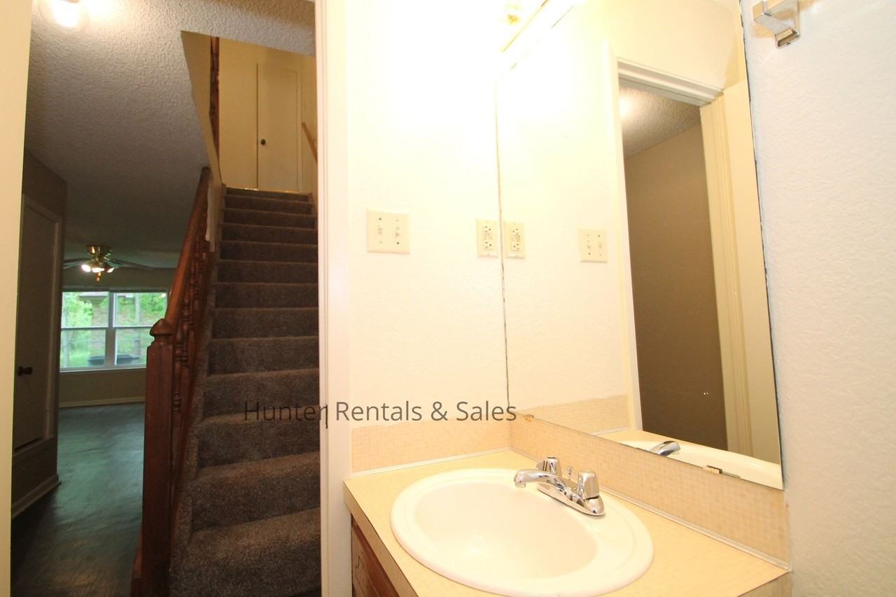 3704 Hereford Ln Apt C - Photo 4 of 17