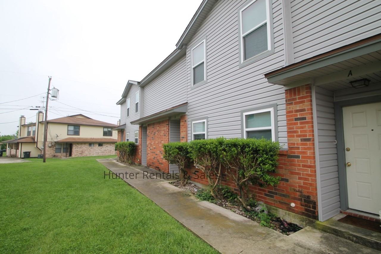 3704 Hereford Ln Apt C - Photo 6 of 17