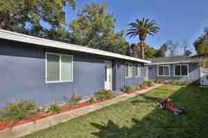 featured image of 922 N Summit Ave