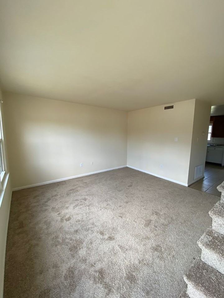 2305 Poplar St - Photo 3 of 14