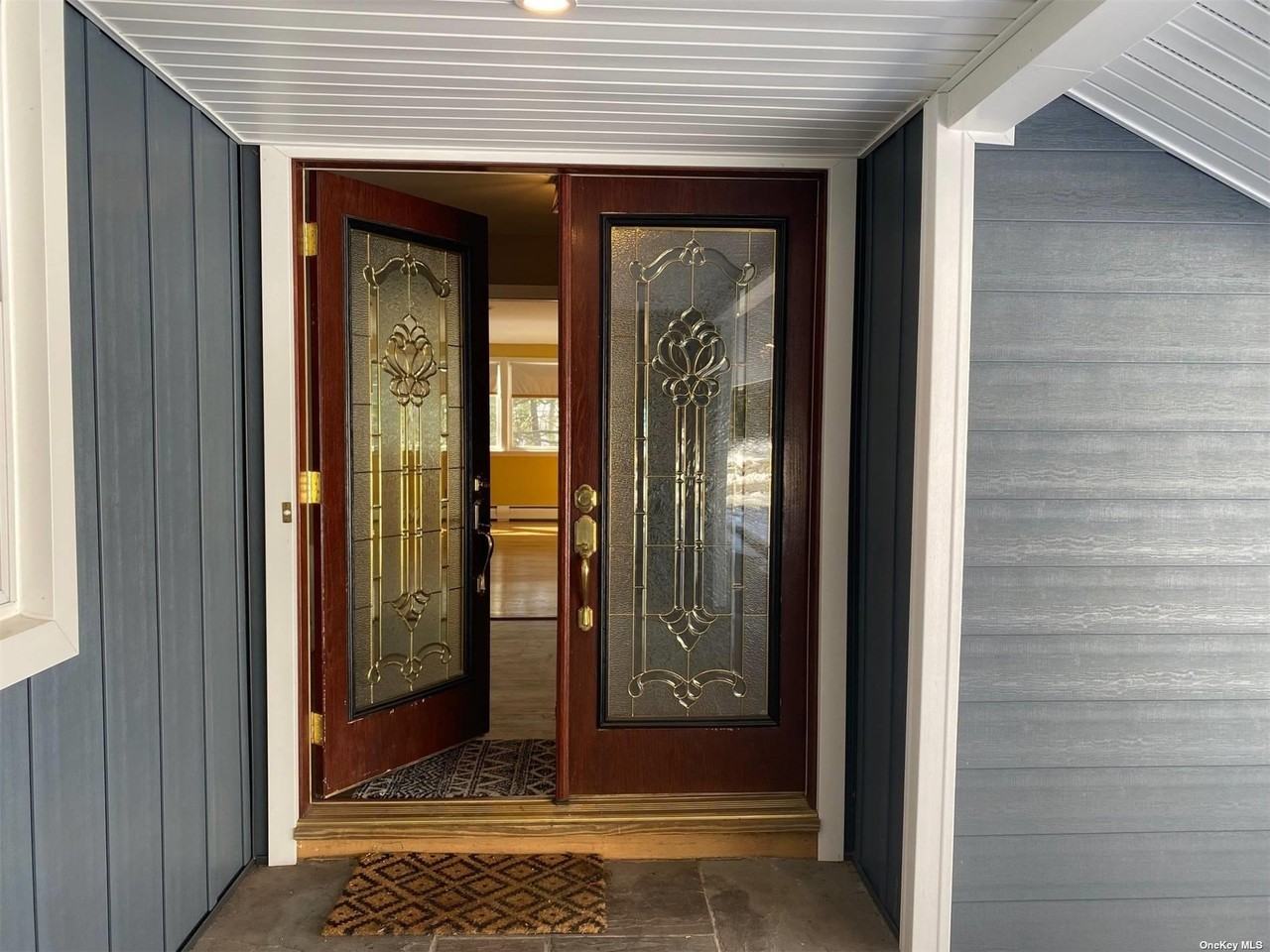 37 Ryder Ave - Photo 3 of 35