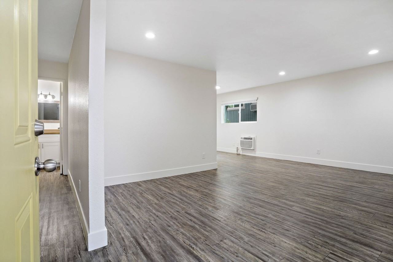 FH - Hilltop Apartments - Photo 2 of 30