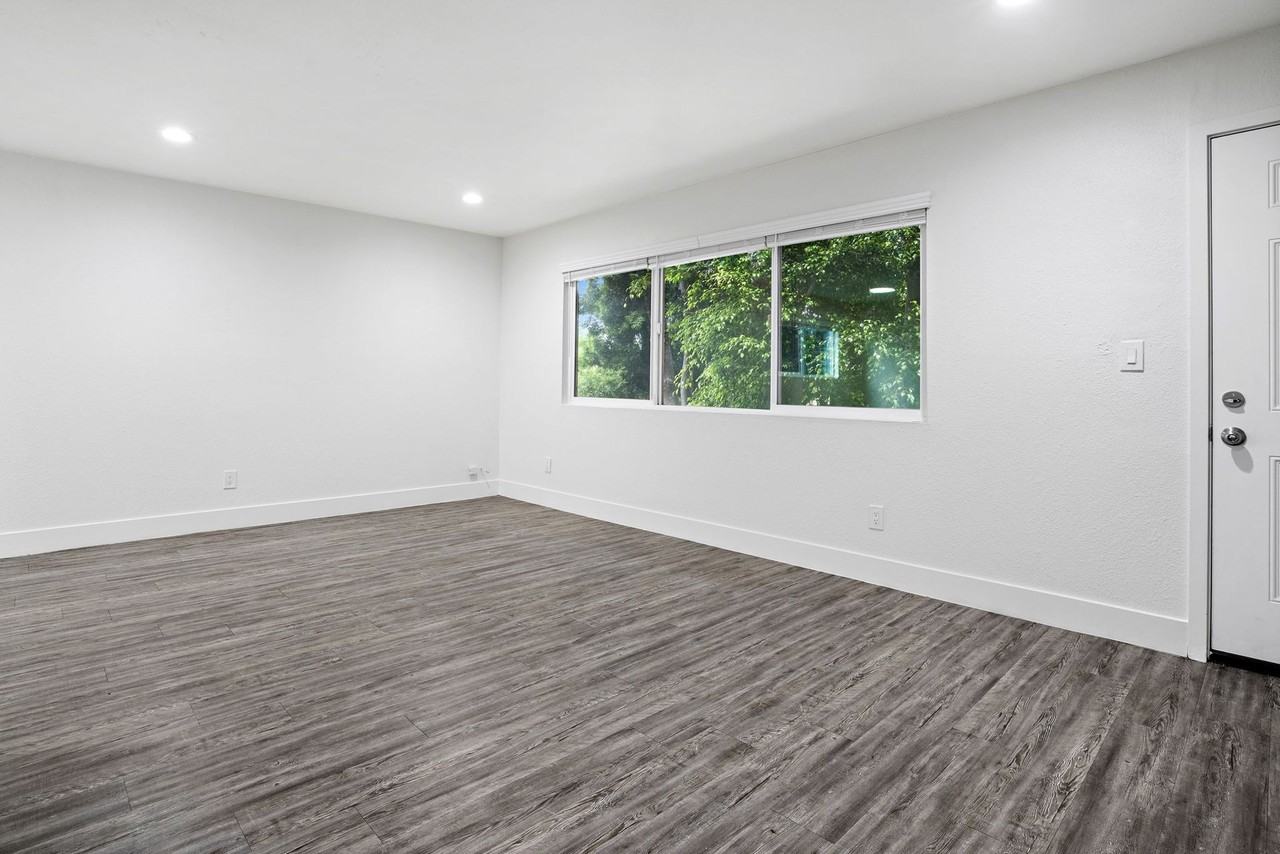 FH - Hilltop Apartments - Photo 3 of 30