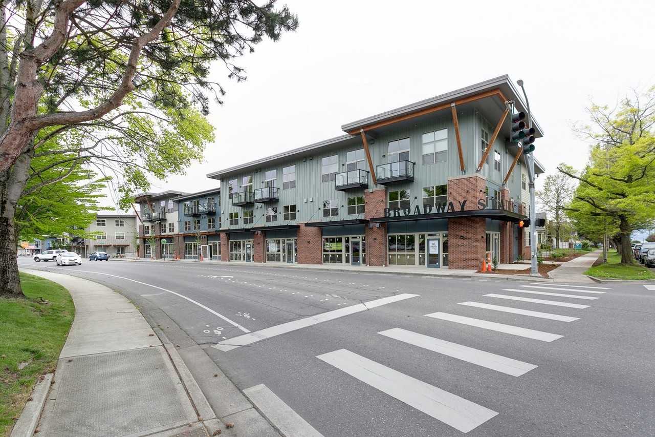 One Month Free, Broadway Station Apartments - Photo 2 of 25