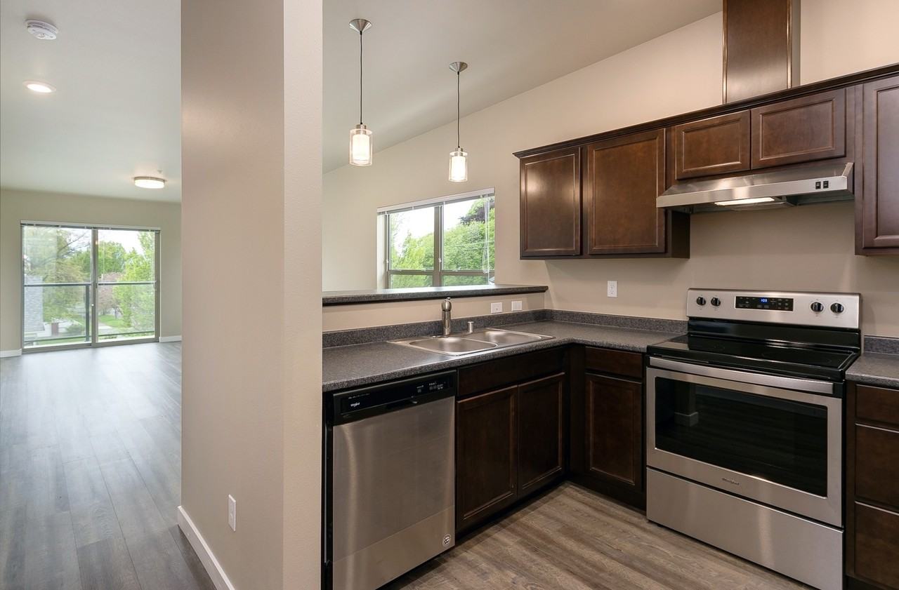 One Month Free, Broadway Station Apartments - Photo 6 of 25