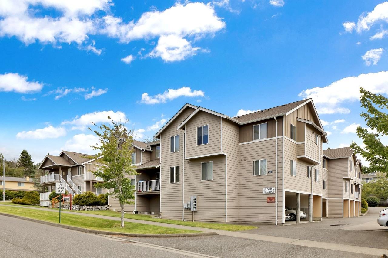 Courtyard Apartments, Studios and 2 Beds, 2 Bath Units Available! - Photo 6 of 50